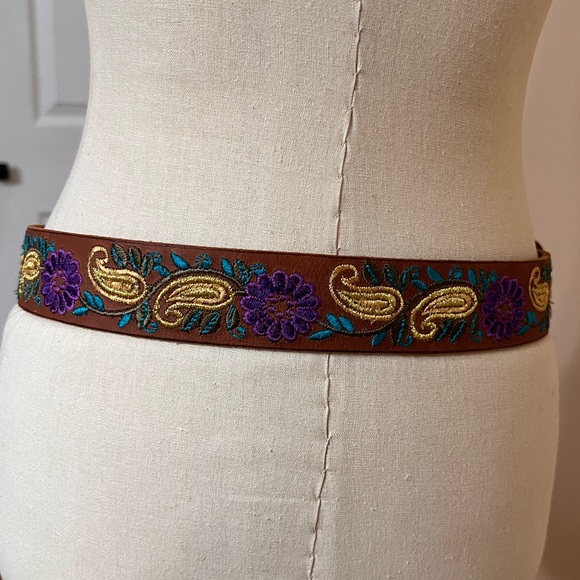 LUCKY BRAND Multicolor & Metallic Embroidered Leather Brass Buckle Belt Sz S - Picture 4 of 8